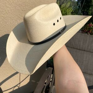 Swenson 6 7/8 cowboy hat lightly worn. Maybe once or twice.